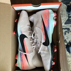 Soccer Cleats - Size M10 / W11.5