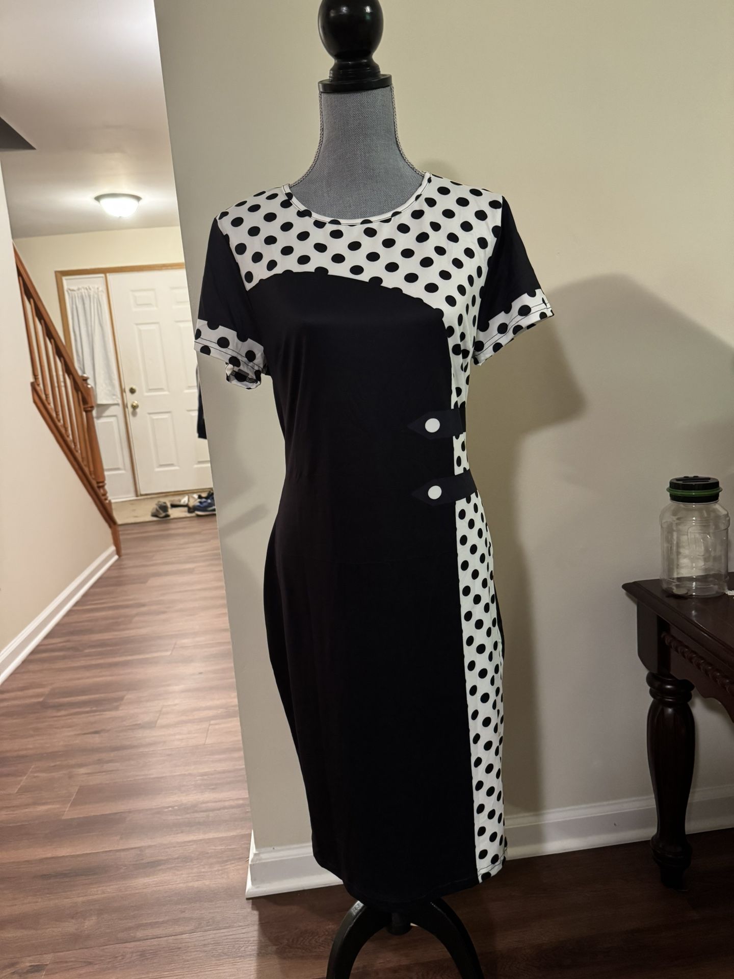 Ladies, beautiful dress size XXL fits like XL New