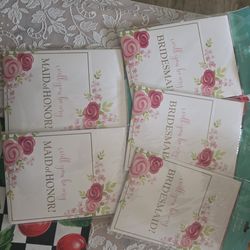 3 bridesmaid & 2 maid of honor boxes. $1 each Pick up only san juan ✨️