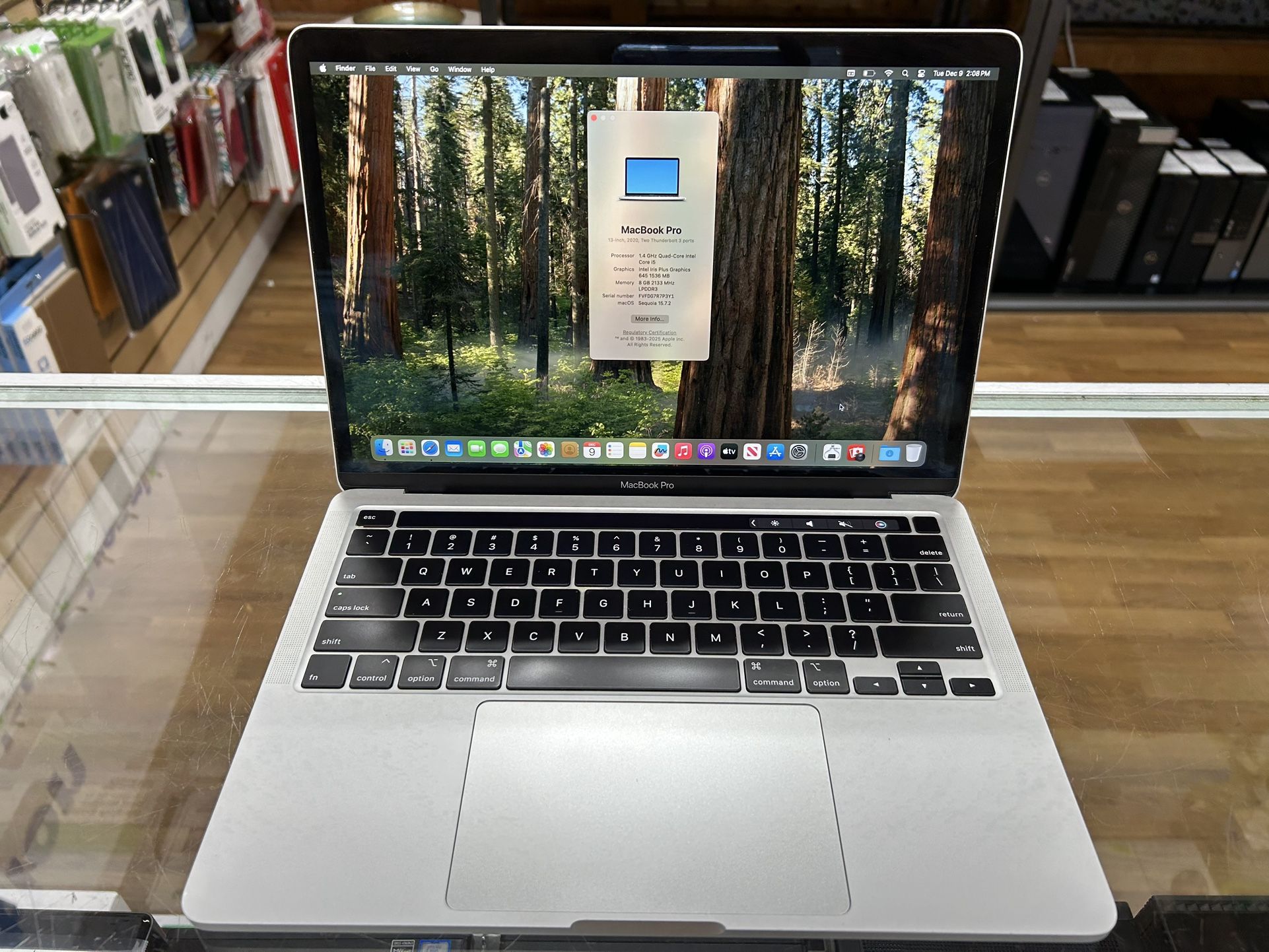 Macbook Pro 13 inch 2020 Two Thunderbolt 3 ports Touch Bar core i5 8GB RAM 256GB SSD