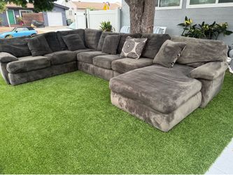 U-shaped sofa in good condition 5 pieces free delivery