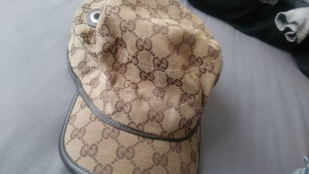 Gucci hat, can adjust to your size