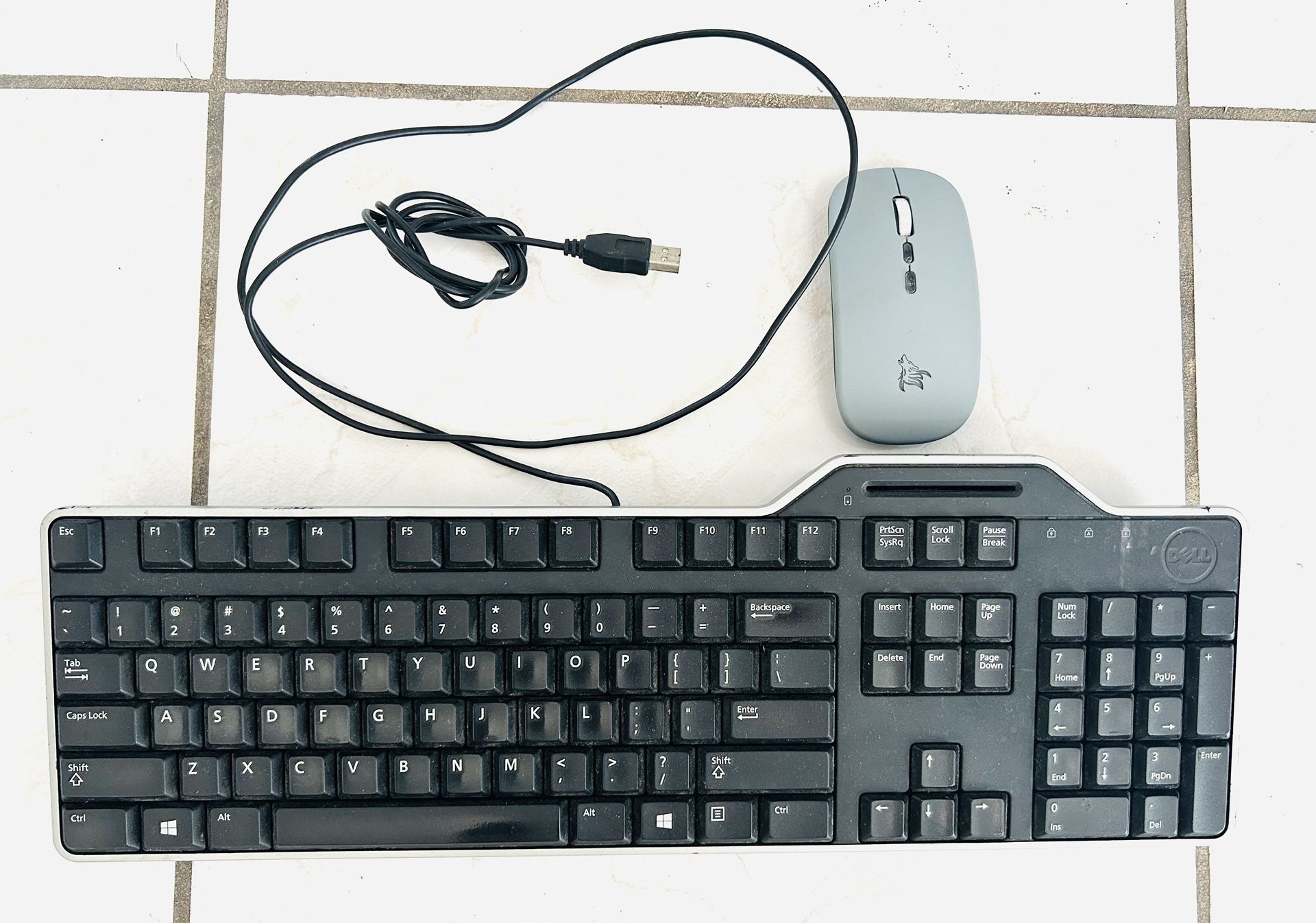 USB Plug In Keyboard With Wireless Mouse