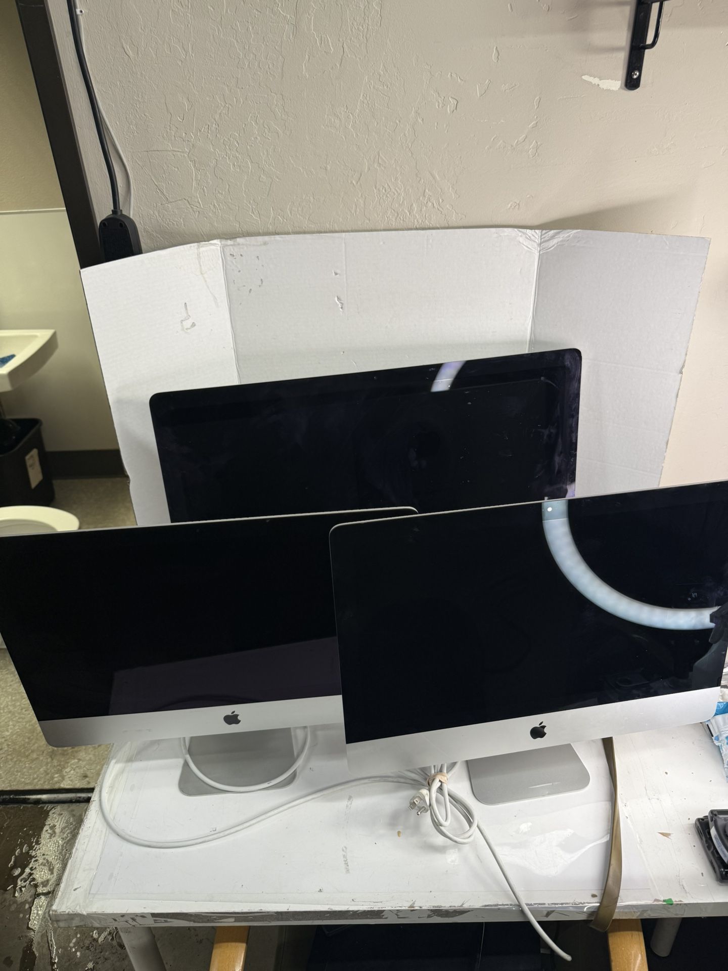lot of 3 IMAC working excellently