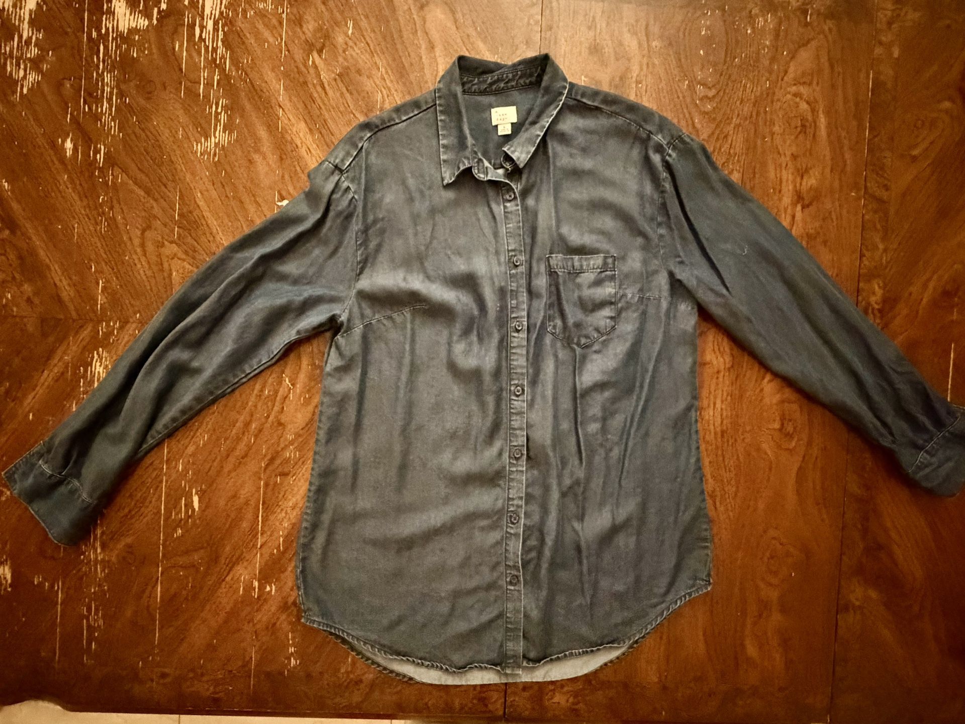 Women's Soft Denim Button Up Long Sleeve Shirt Size L