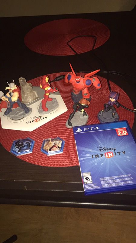 Disney Infinity PS4 &a dual shock charger