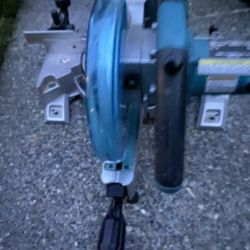 Makita 8 1/4  Sliding Chop Saw