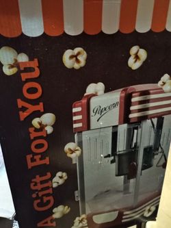 Popcorn machine with accessories