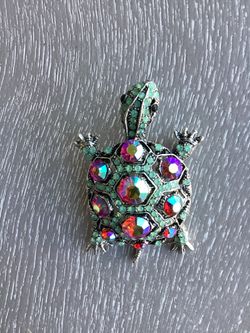New Glittering Faceted Light Green & Light Rose Stones Silver Toned Turtle Brooch $8