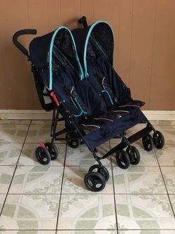LIKE NEW UMBRELLA LIGHT WEIGHT DOUBLE STROLLER!!!!