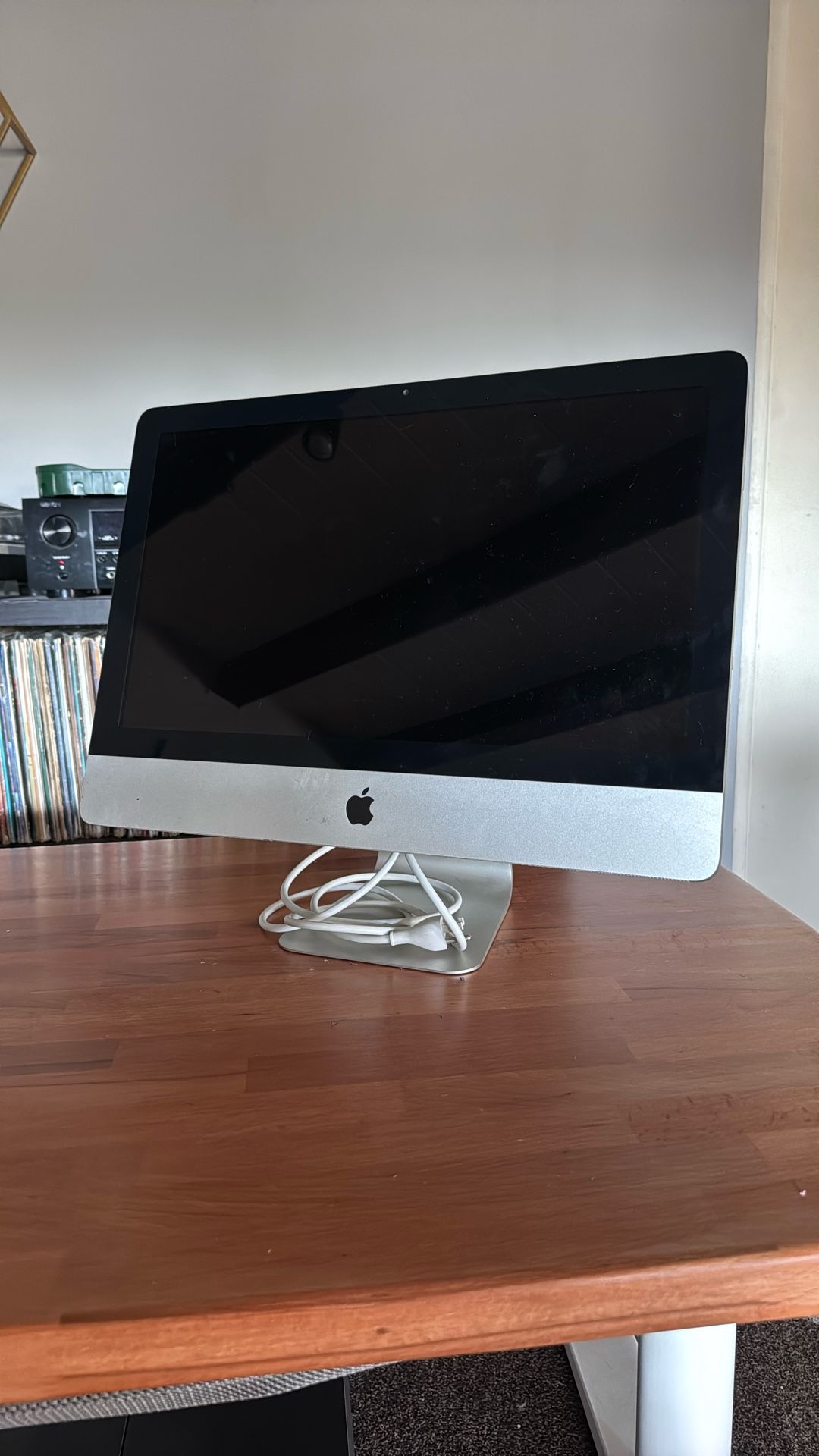 Apple iMac 21.5” (Mid-2011) – macOS High Sierra, 4GB RAM, 500GB HDD