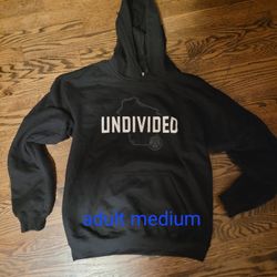 Adult Medium Milwaukee Bucks Sweatshirt