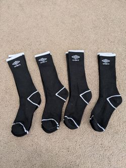 4 Pairs Of Umbro Crew Socks Boys Size M Shoe Size 13-4~New