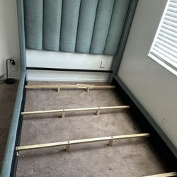 Queen Bed Frame And Mattresses 