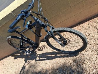 Electric Bike $200 Charger Included/Battery Like New