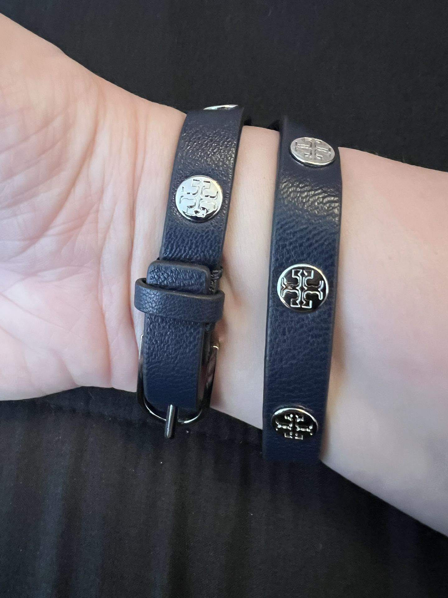 Tory Burch's navy blue and silver jewelry bracelet & Gift Box