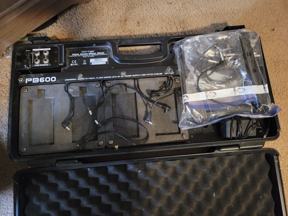 Behringer PB600 Pedalboard With Power Supply