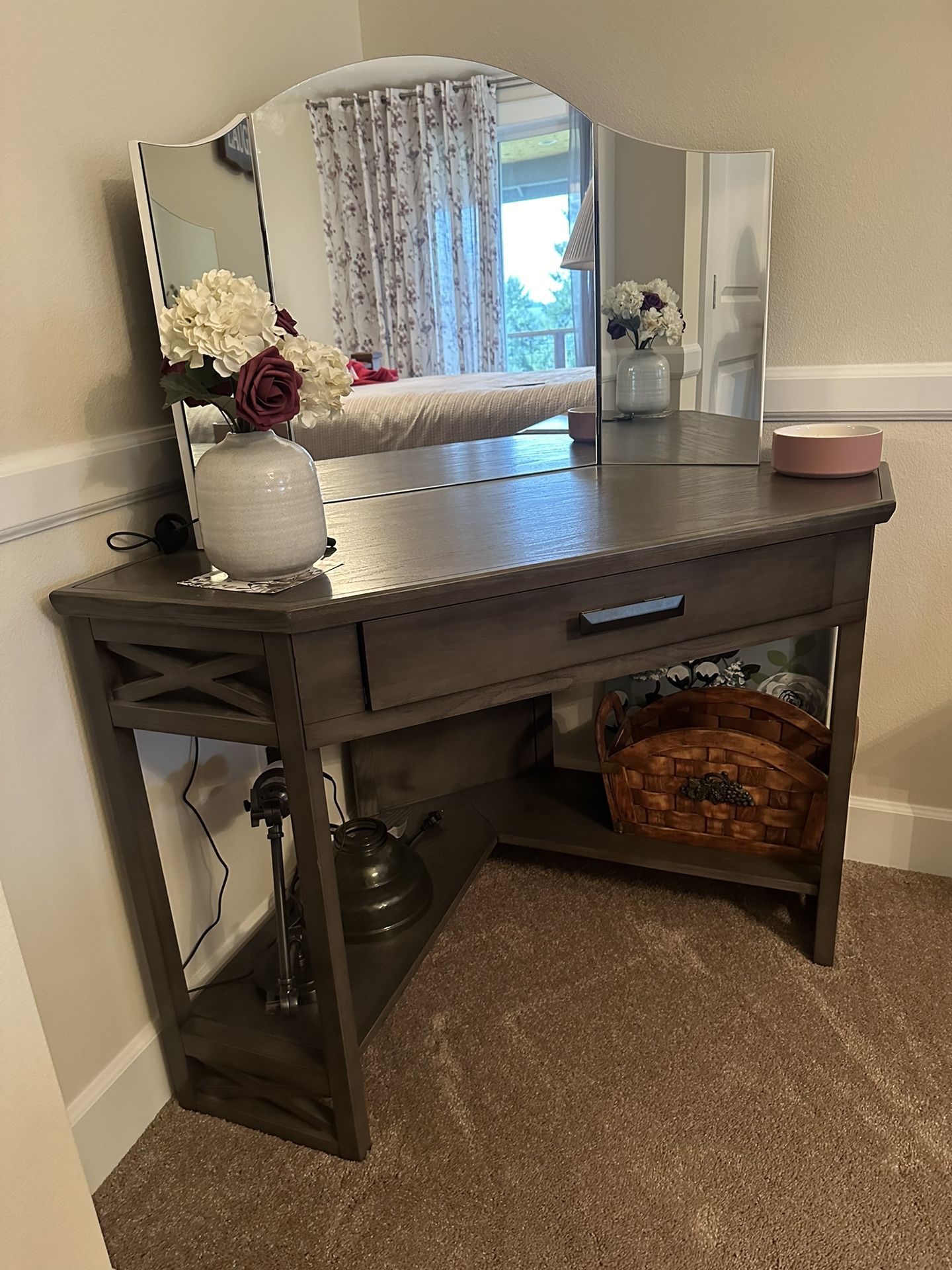 Corner Desk / Vanity With Tri-Fold Mirror