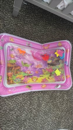 Tummy time water mat