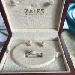 14 Carat Gold Cultured Pearl With Earrings