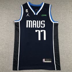 Luka Mavs Jersey Size Large 