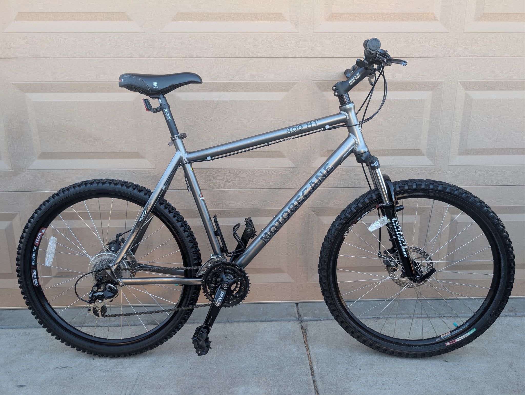 26"x2.0. MOTOBECANE 400 HT MENS MOUNTAIN BIKE. (L).21". LIKE NEW WITH FRESHLY TUNE UP 👌🏼