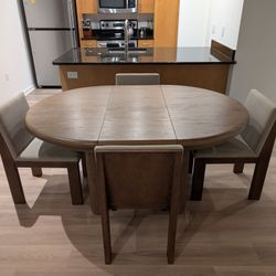 Crate & Barrel Breckenridge 48"-66" Weathered Rustic Oak Wood Round Extendable w Oak Chairs