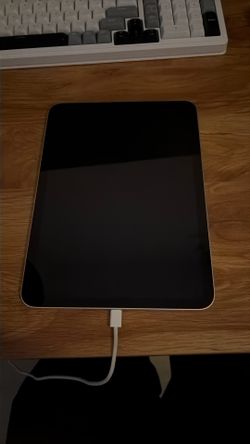 iPad 10th Gen 10.9” – Barely Used