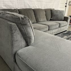 Ashley Grey Sleeper Sectional Couch w/ Chaise – Pullout Bed – Clean