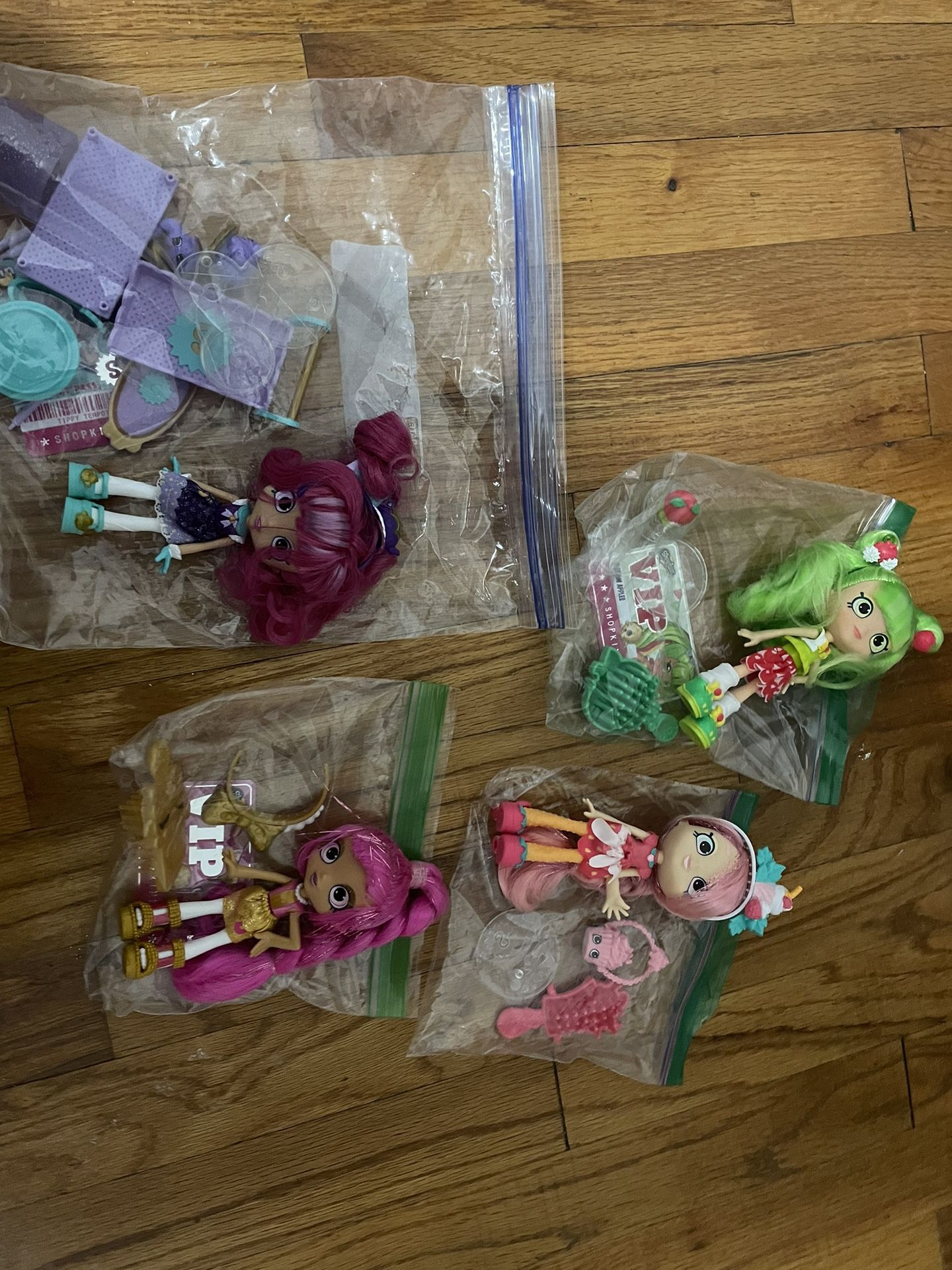 Shopkins Shoppie Dolls Four Of Them With Some Accessories 
