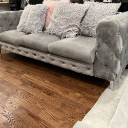 Sofa (Just Like New)