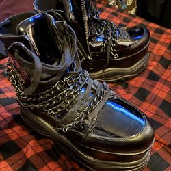 Platform boots - Poster Girl