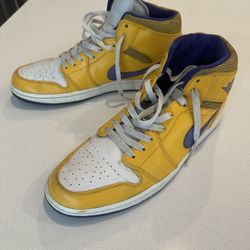 Sz 12 Nike Air Jordans Lakers Colors 