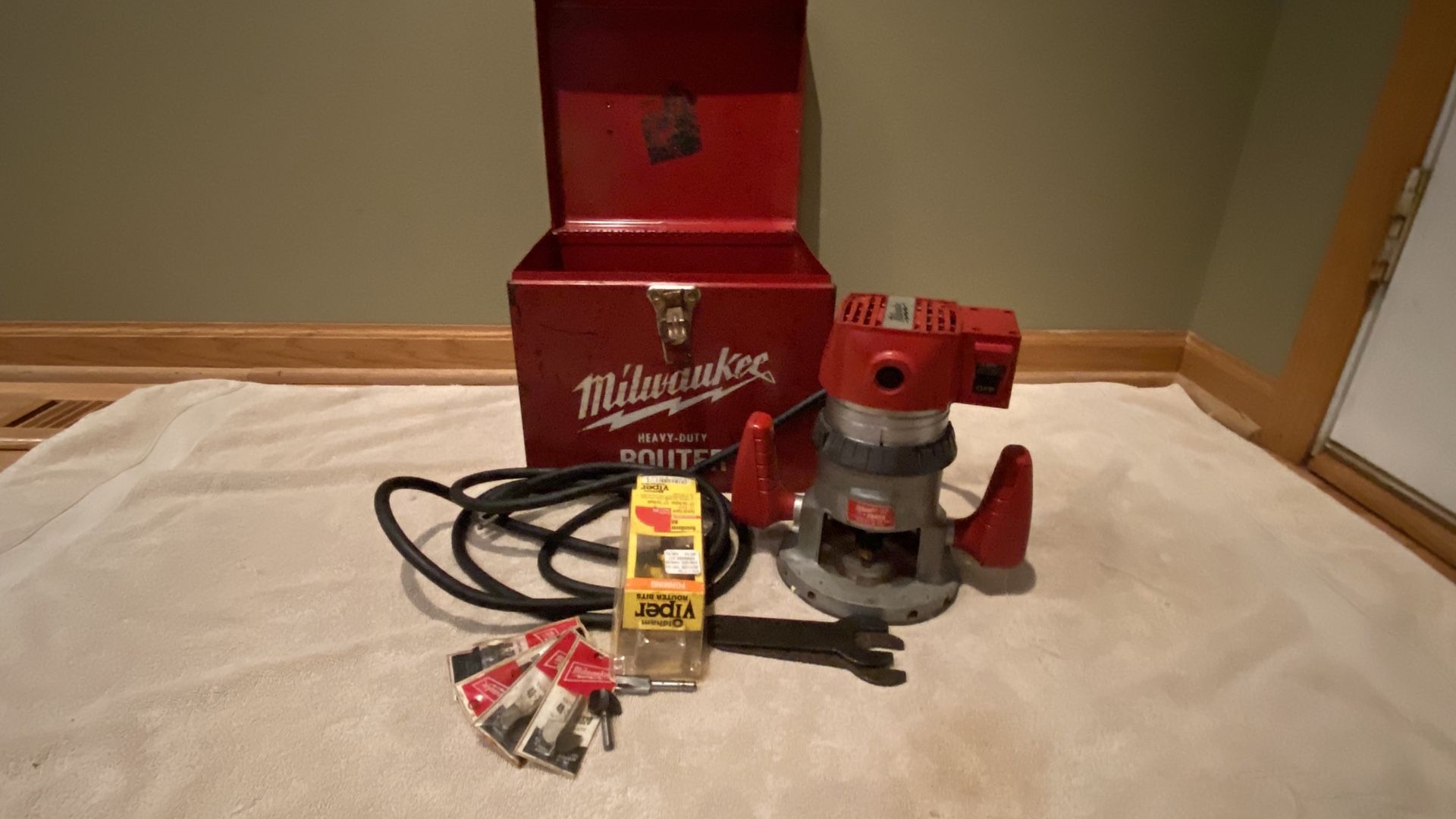 Milwaukee heavy duty router 5610 CAT #48-10-0060