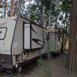 2014 Flagster RV Travel Trailer Needs Love  Motor Home Tiny House 