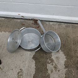 Old Fashioned Pot W/Strainer