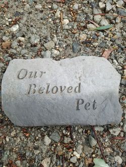 Pet memorial headstone