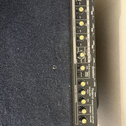 Roland KC 880 Keyboard Amp