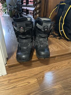 Vans Snowboard Boots (BOA) – Size M – Needs Minor Repair