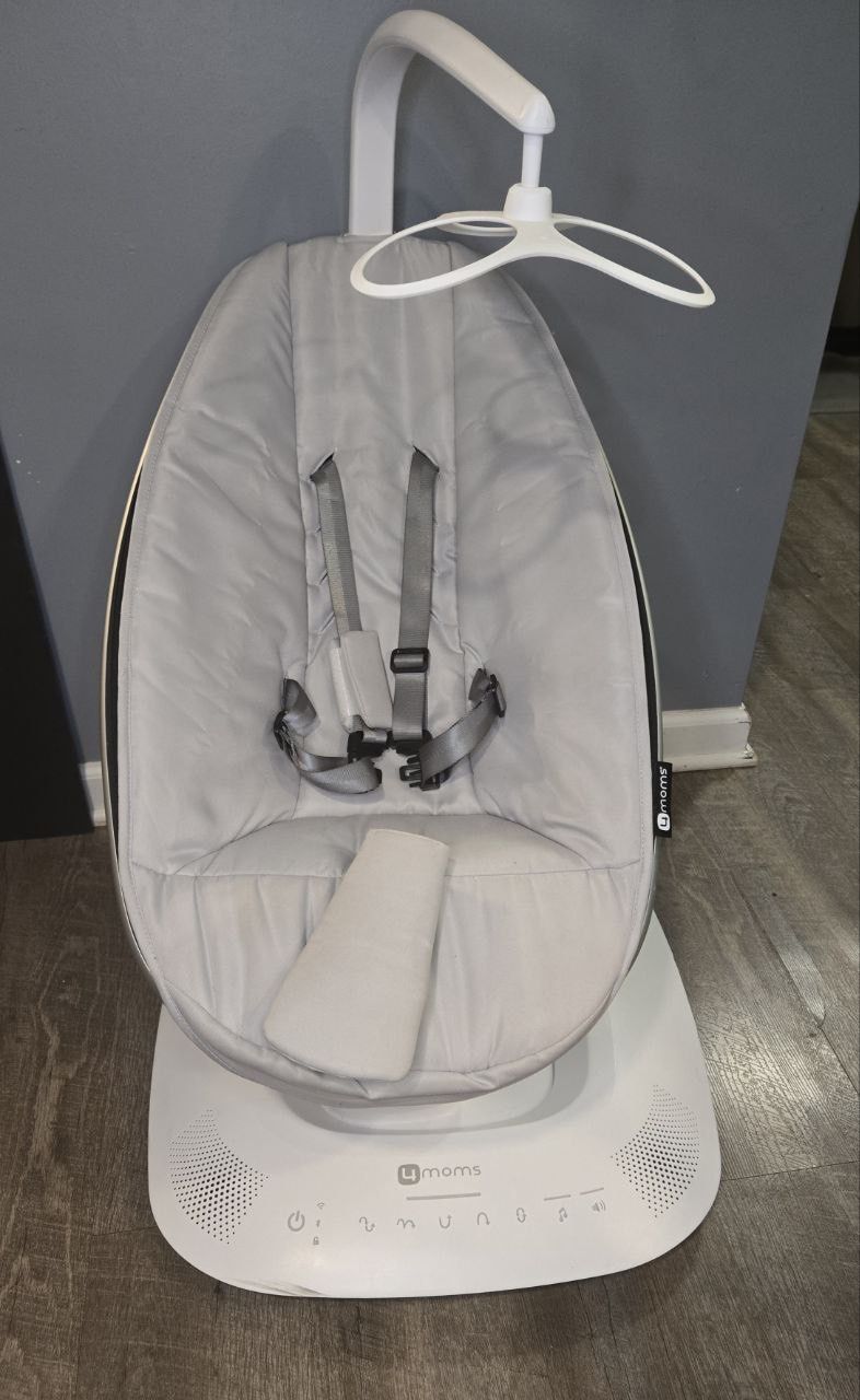 4moms MamaRoo Multi-Motion Baby Swing, Bluetooth Enabled with 5 Unique Motions
