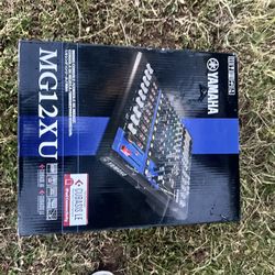 Yamaha Mixer With Effects MG12xu 12 Channels 