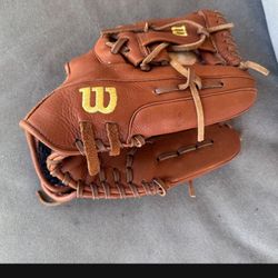 Wilson A2000 baseball glove