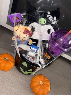 GLOW IN THE DARK SPOOKY BOO BASKET