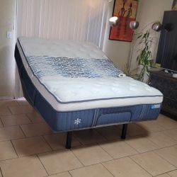VERY NICE QUEEN SIZE AJUSTABLE BED WITH MATTRESS FROM LIVING SPACES FOR SALE! IN GREAT CONDITION, FREE DELIVERY 