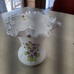 GORGEOUS LOOKING VINTAGE FENTON SILVER CREST VIOLET VASE 