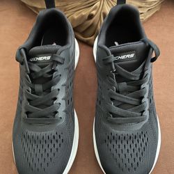 Skechers women’s Black Lightweight Athletic Sneakers