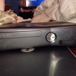 Xbox 360 Bundle + 2 Controllers + Skylanders Game