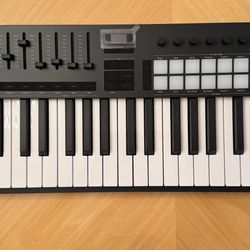 Novation Launchkey 49 MK4 MIDI Keyboard – Like New w/ Box