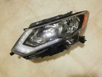 Nissan Rogue 2017 headlight driver side OEM
