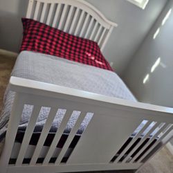 Full Bed With Crib Conversion 